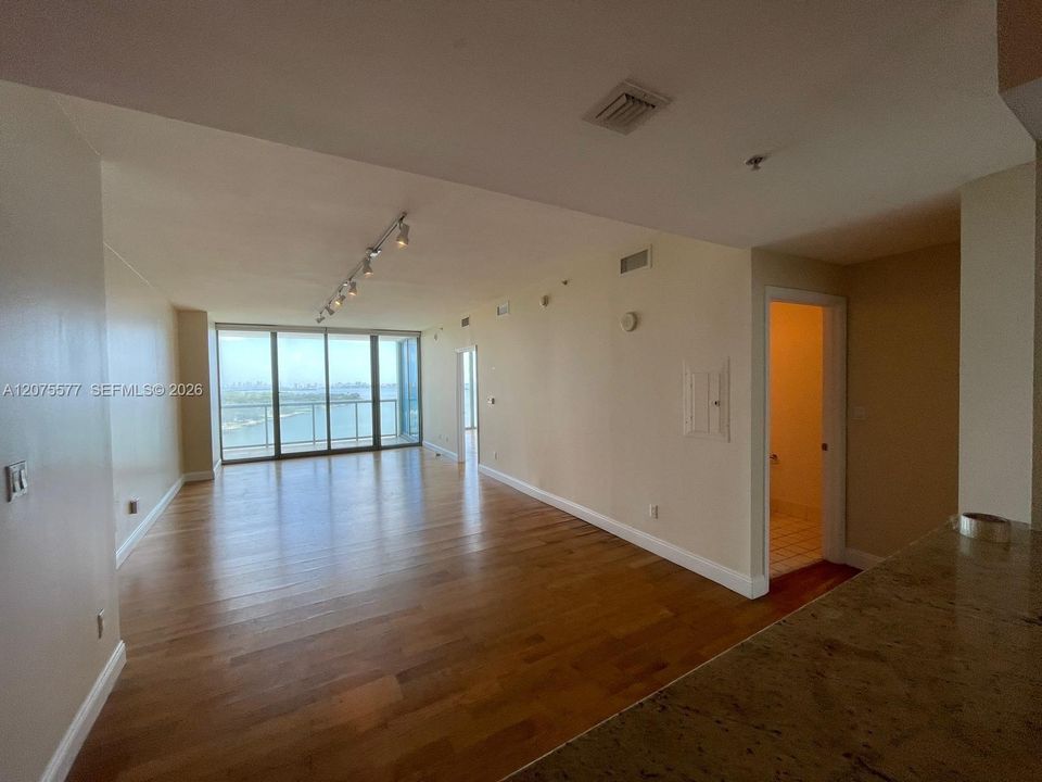 For Rent: $4,500 (2 beds, 2 baths, 1158 Square Feet)