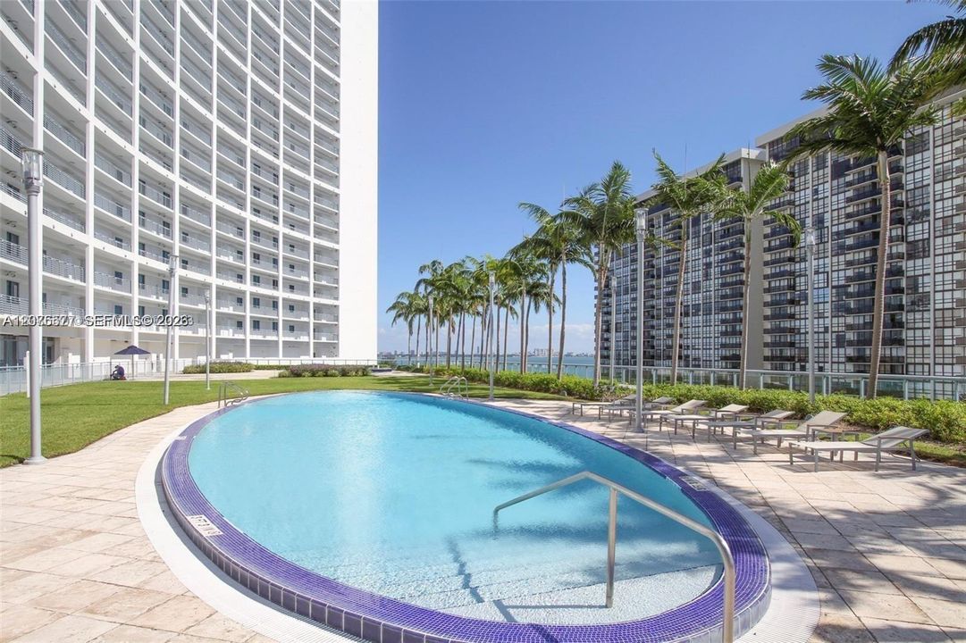 For Rent: $4,500 (2 beds, 2 baths, 1158 Square Feet)