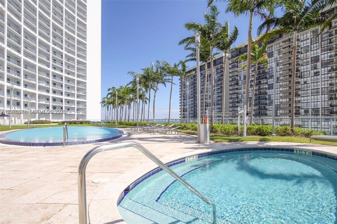 For Rent: $4,500 (2 beds, 2 baths, 1158 Square Feet)