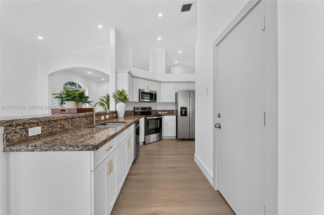 На продажу: $639,900 (3 спален, 2 ванн, 1630 Квадратных фут)