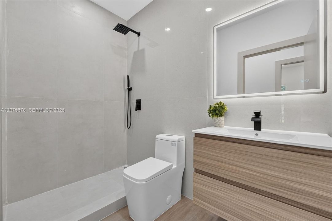На продажу: $639,900 (3 спален, 2 ванн, 1630 Квадратных фут)