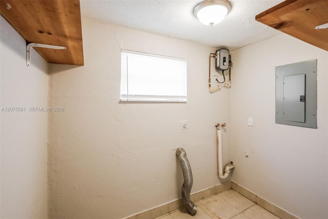 For Rent: $2,800 (4 beds, 2 baths, 1544 Square Feet)