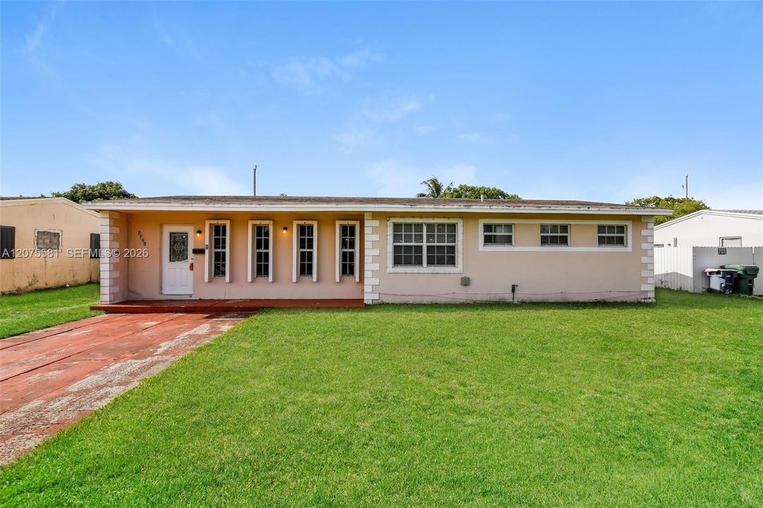 For Rent: $2,800 (4 beds, 2 baths, 1544 Square Feet)