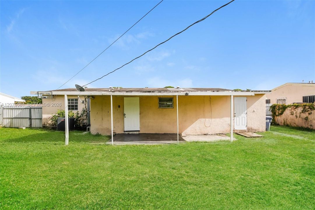 For Rent: $2,800 (4 beds, 2 baths, 1544 Square Feet)