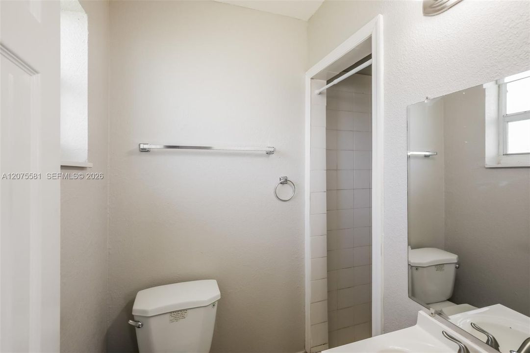 For Rent: $2,800 (4 beds, 2 baths, 1544 Square Feet)