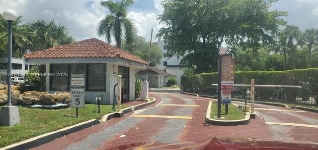 На продажу: $224,800 (2 спален, 2 ванн, 1074 Квадратных фут)