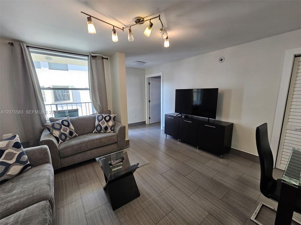 For Rent: $3,200 (2 beds, 2 baths, 850 Square Feet)