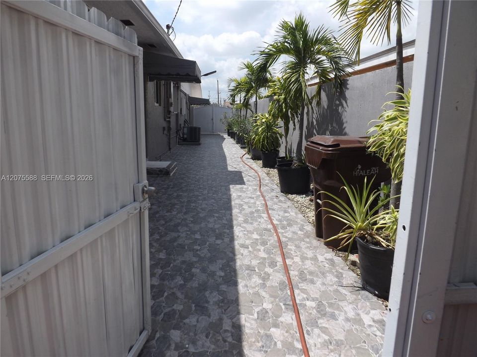 En Venta: $1,200,000 (6 camas, 6 baños, 3202 Pies cuadrados)