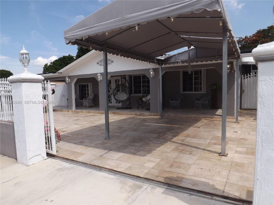 En Venta: $1,200,000 (6 camas, 6 baños, 3202 Pies cuadrados)