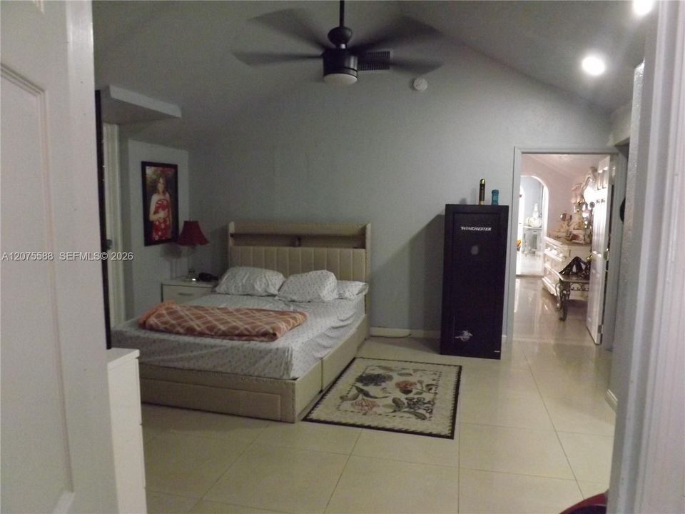 En Venta: $1,200,000 (6 camas, 6 baños, 3202 Pies cuadrados)