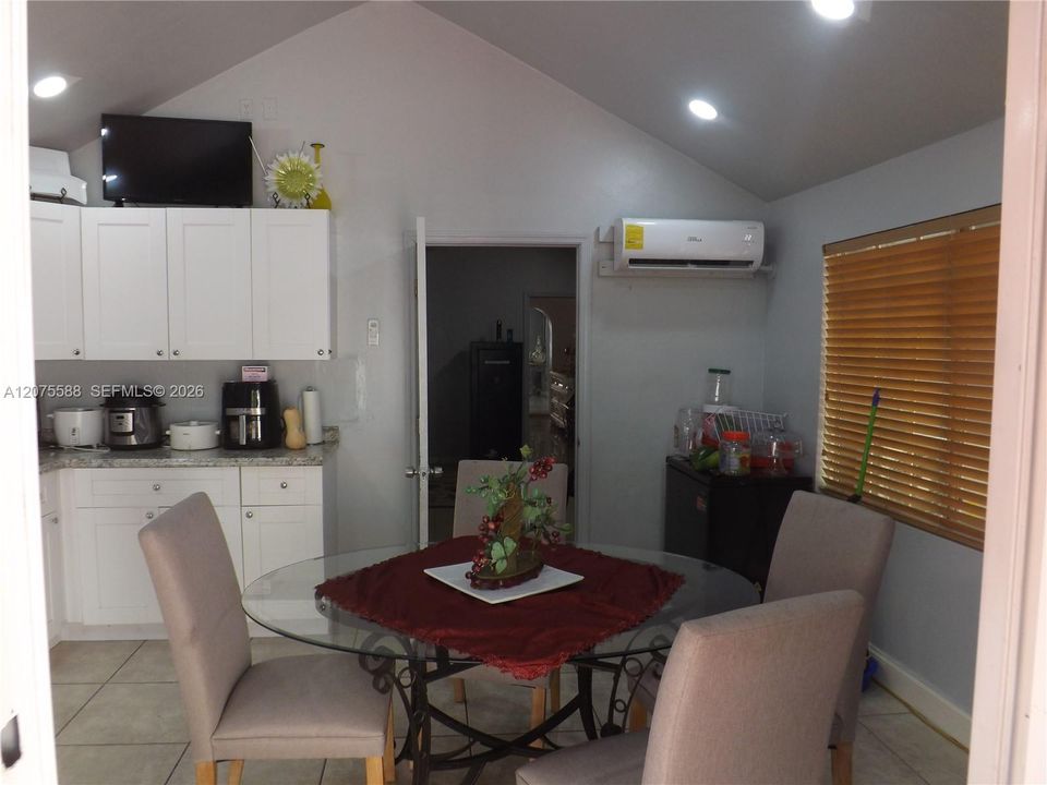 En Venta: $1,200,000 (6 camas, 6 baños, 3202 Pies cuadrados)