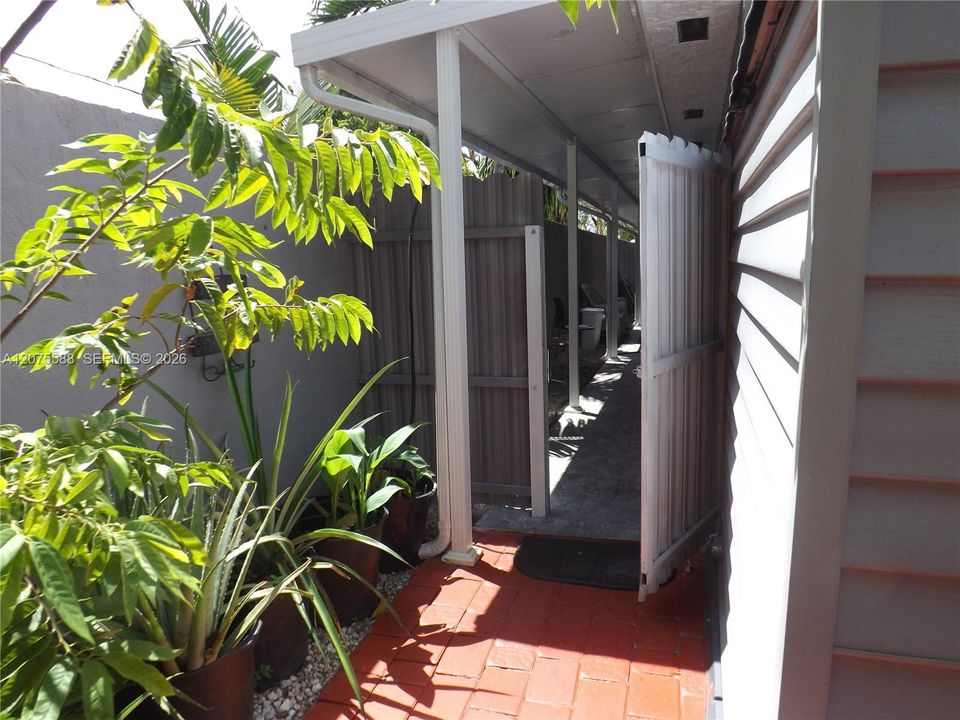 En Venta: $1,200,000 (6 camas, 6 baños, 3202 Pies cuadrados)