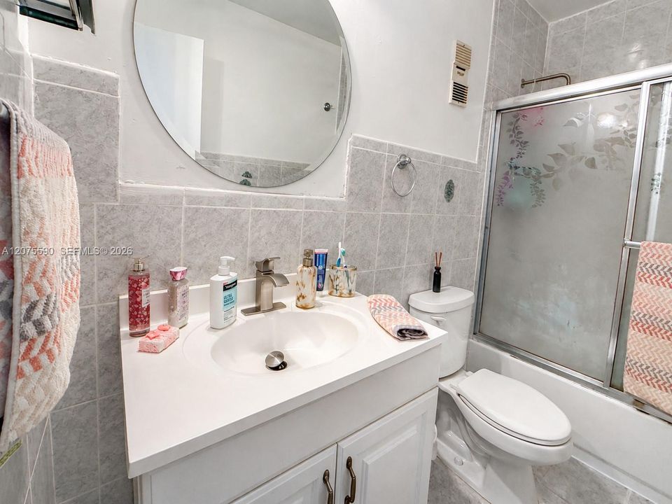 В аренду: $3,200 (3 спален, 3 ванн, 1641 Квадратных фут)