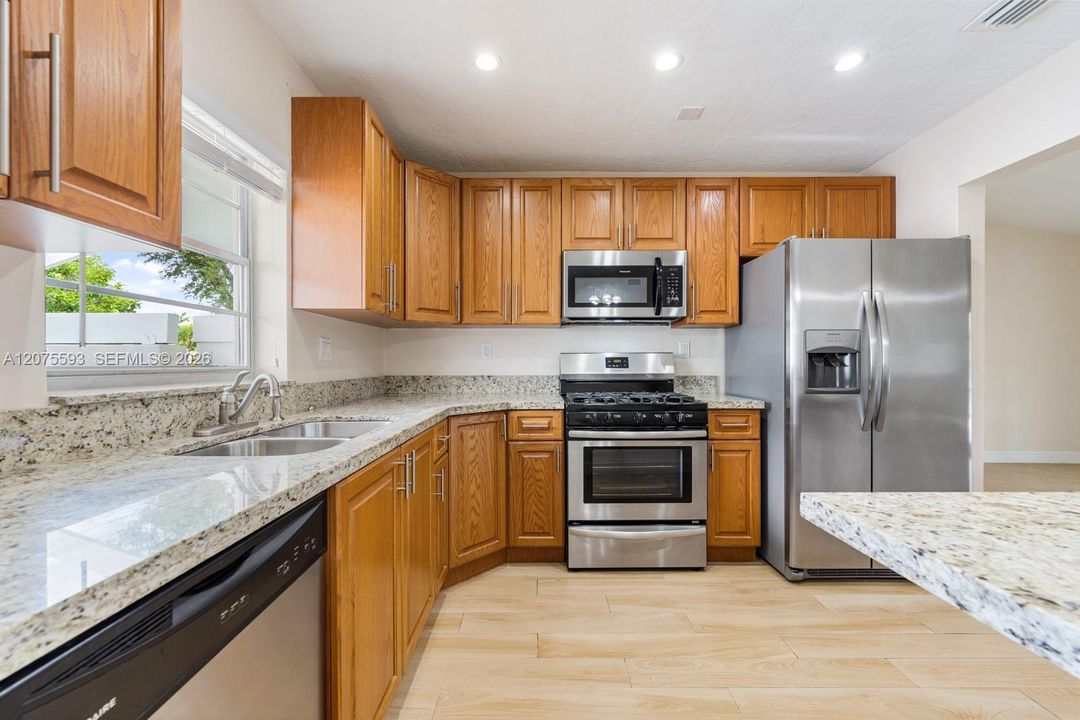 В аренду: $5,200 (4 спален, 2 ванн, 1752 Квадратных фут)