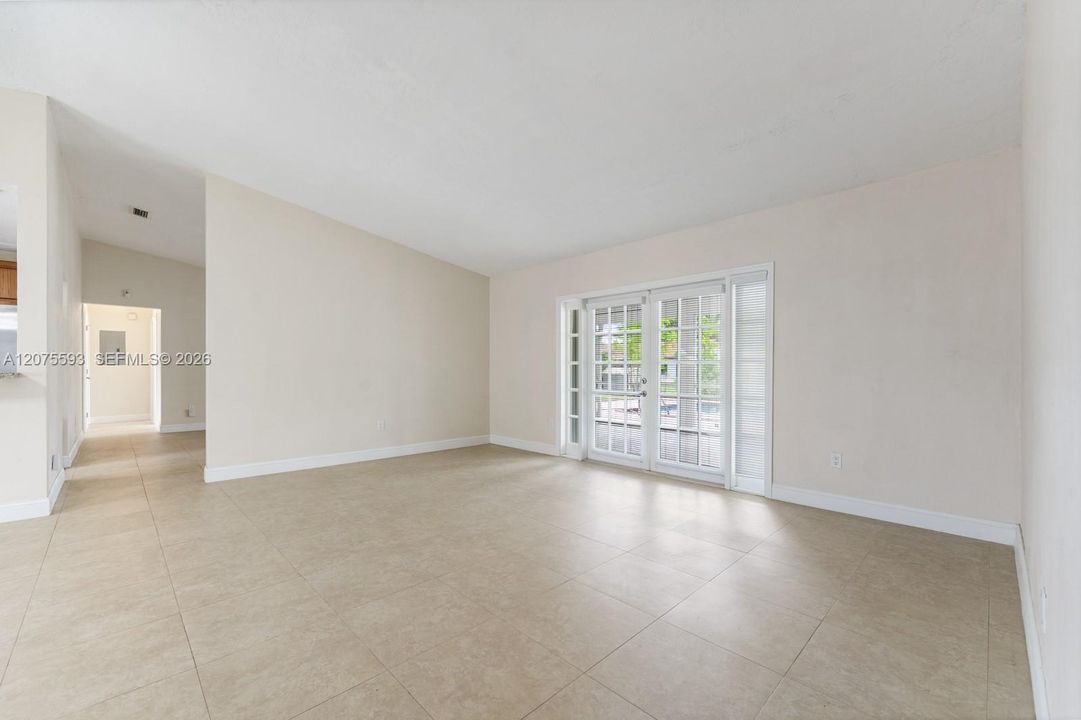В аренду: $5,200 (4 спален, 2 ванн, 1752 Квадратных фут)