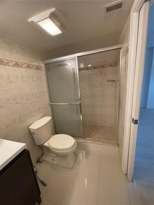 Activo con contrato: $629,900 (3 camas, 2 baños, 1840 Pies cuadrados)