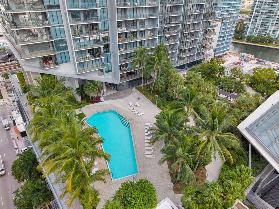 En Venta: $1,099,000 (2 camas, 2 baños, 1400 Pies cuadrados)