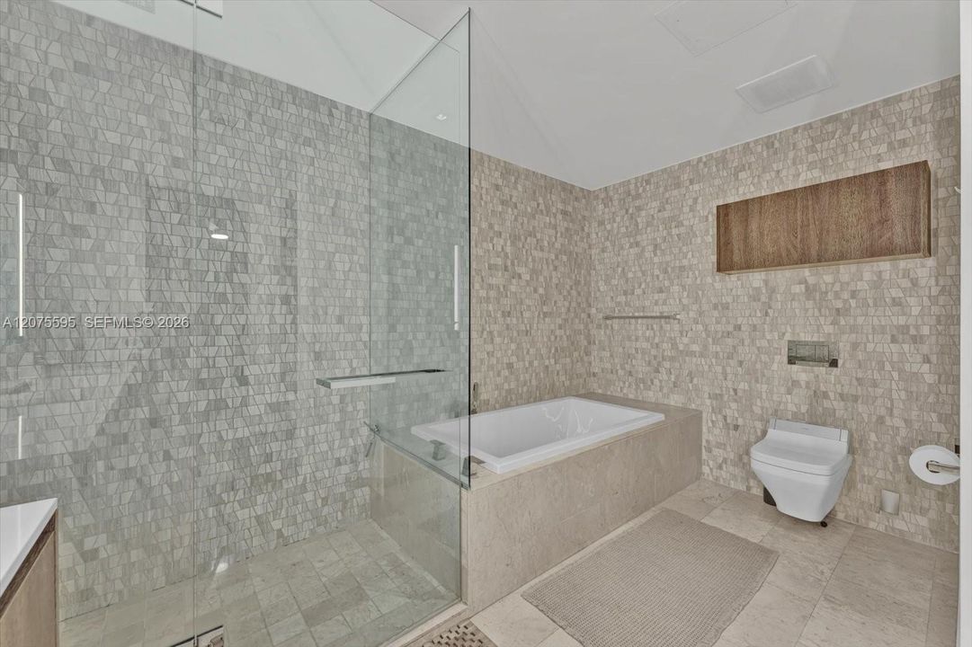En Venta: $1,099,000 (2 camas, 2 baños, 1400 Pies cuadrados)