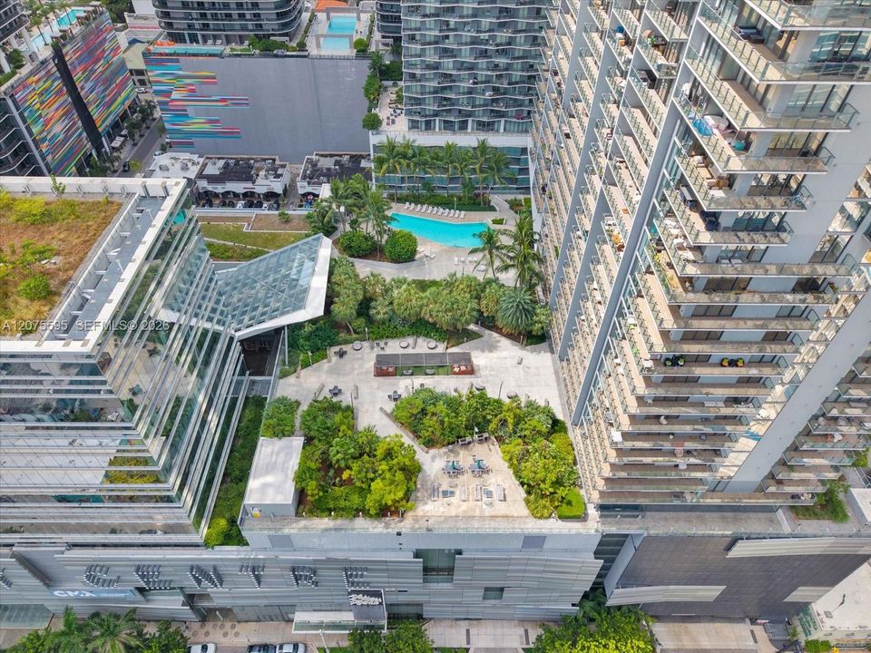 En Venta: $1,099,000 (2 camas, 2 baños, 1400 Pies cuadrados)