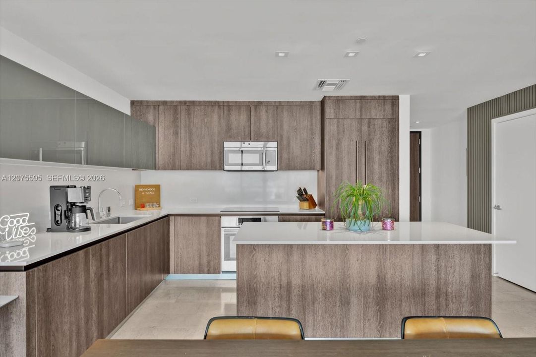 En Venta: $1,099,000 (2 camas, 2 baños, 1400 Pies cuadrados)