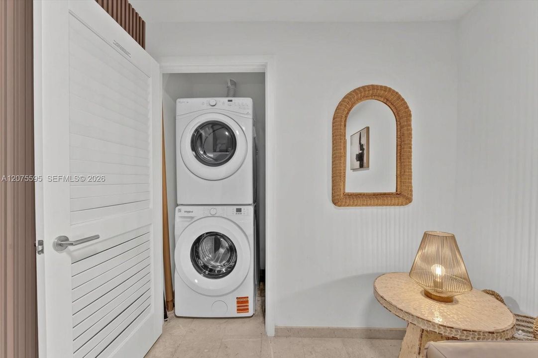 En Venta: $1,099,000 (2 camas, 2 baños, 1400 Pies cuadrados)