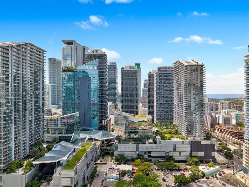En Venta: $1,099,000 (2 camas, 2 baños, 1400 Pies cuadrados)