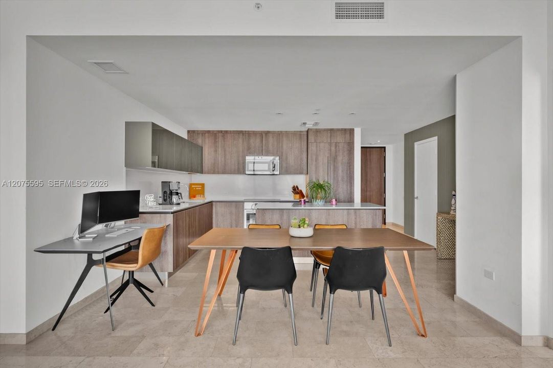 En Venta: $1,099,000 (2 camas, 2 baños, 1400 Pies cuadrados)