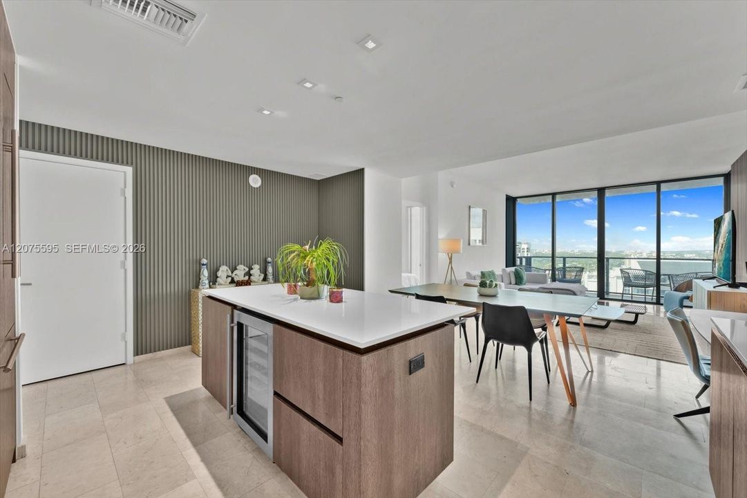 En Venta: $1,099,000 (2 camas, 2 baños, 1400 Pies cuadrados)