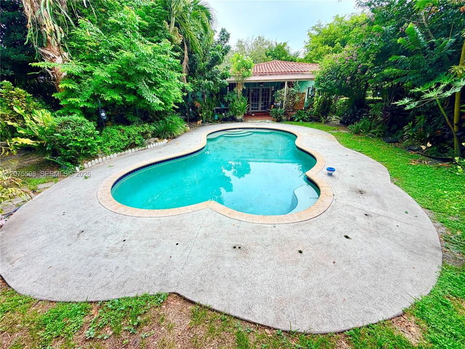 Active With Contract: $900,000 (3 beds, 2 baths, 2359 Square Feet)