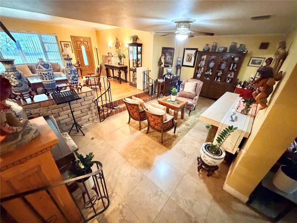 Active With Contract: $900,000 (3 beds, 2 baths, 2359 Square Feet)