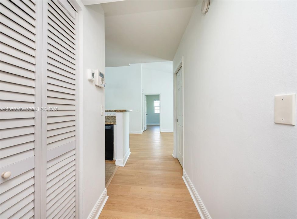 For Sale: $259,900 (2 beds, 2 baths, 1065 Square Feet)