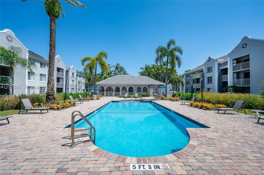 For Sale: $259,900 (2 beds, 2 baths, 1065 Square Feet)