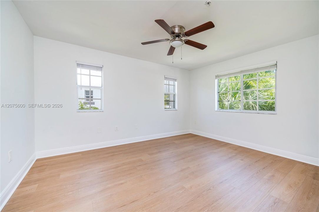 For Sale: $259,900 (2 beds, 2 baths, 1065 Square Feet)