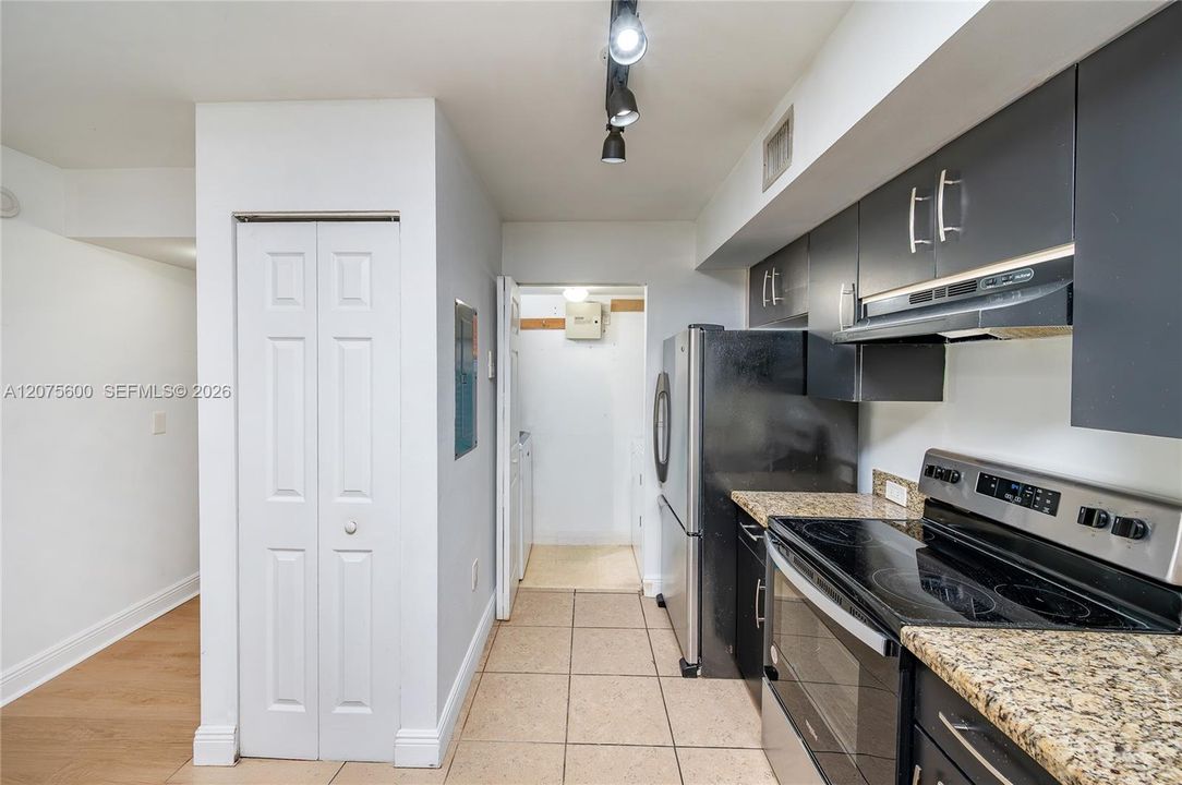 For Sale: $259,900 (2 beds, 2 baths, 1065 Square Feet)