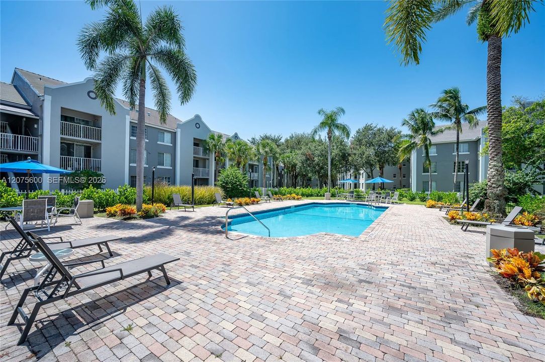 For Sale: $259,900 (2 beds, 2 baths, 1065 Square Feet)