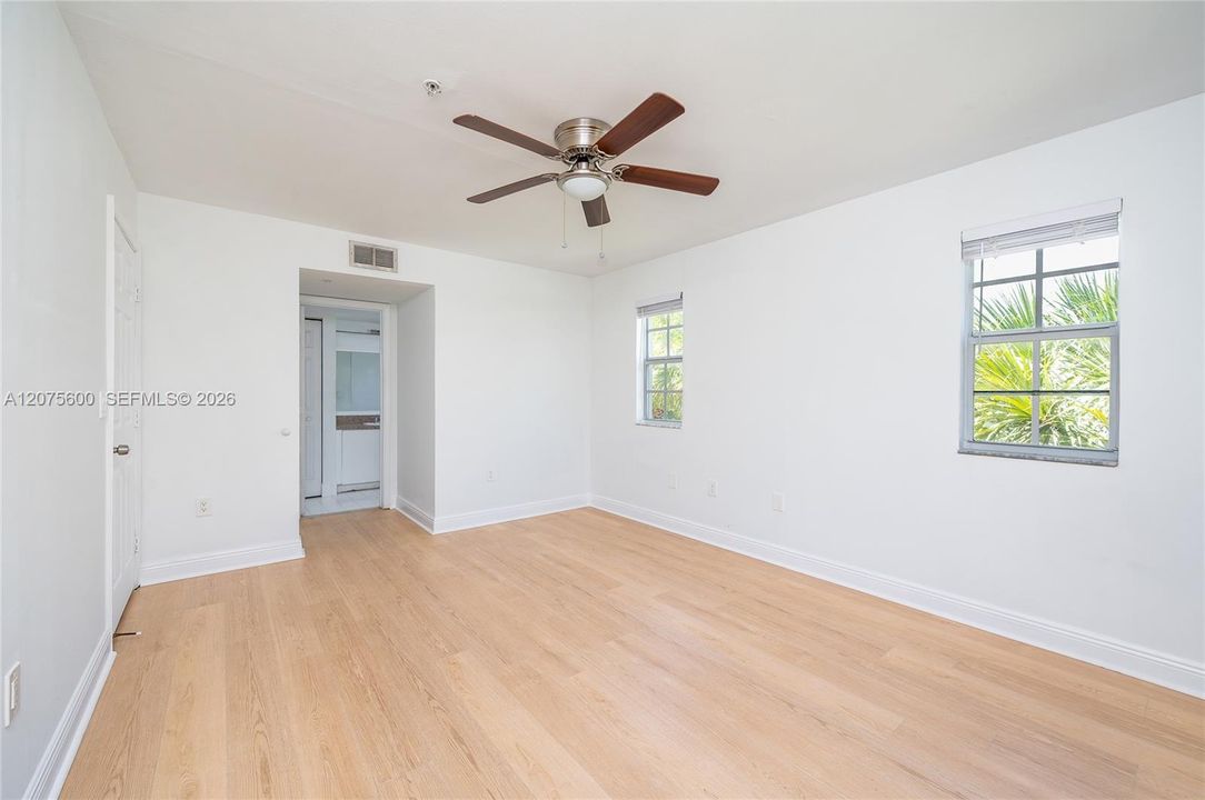 For Sale: $259,900 (2 beds, 2 baths, 1065 Square Feet)