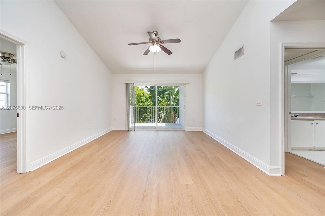 For Sale: $259,900 (2 beds, 2 baths, 1065 Square Feet)