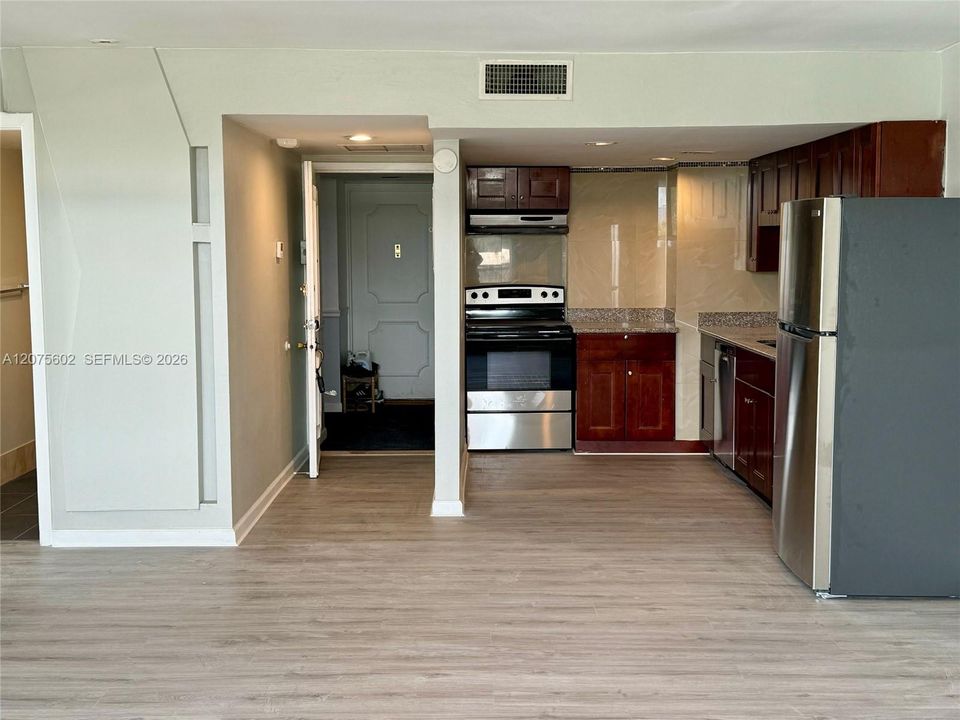 For Rent: $2,190 (2 beds, 2 baths, 909 Square Feet)