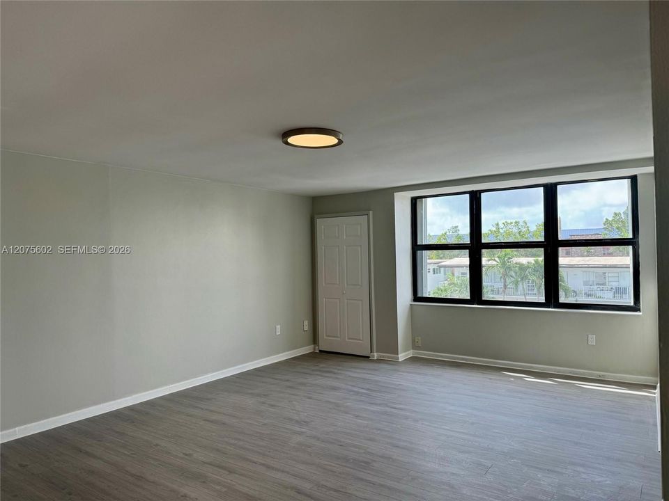 For Rent: $2,190 (2 beds, 2 baths, 909 Square Feet)