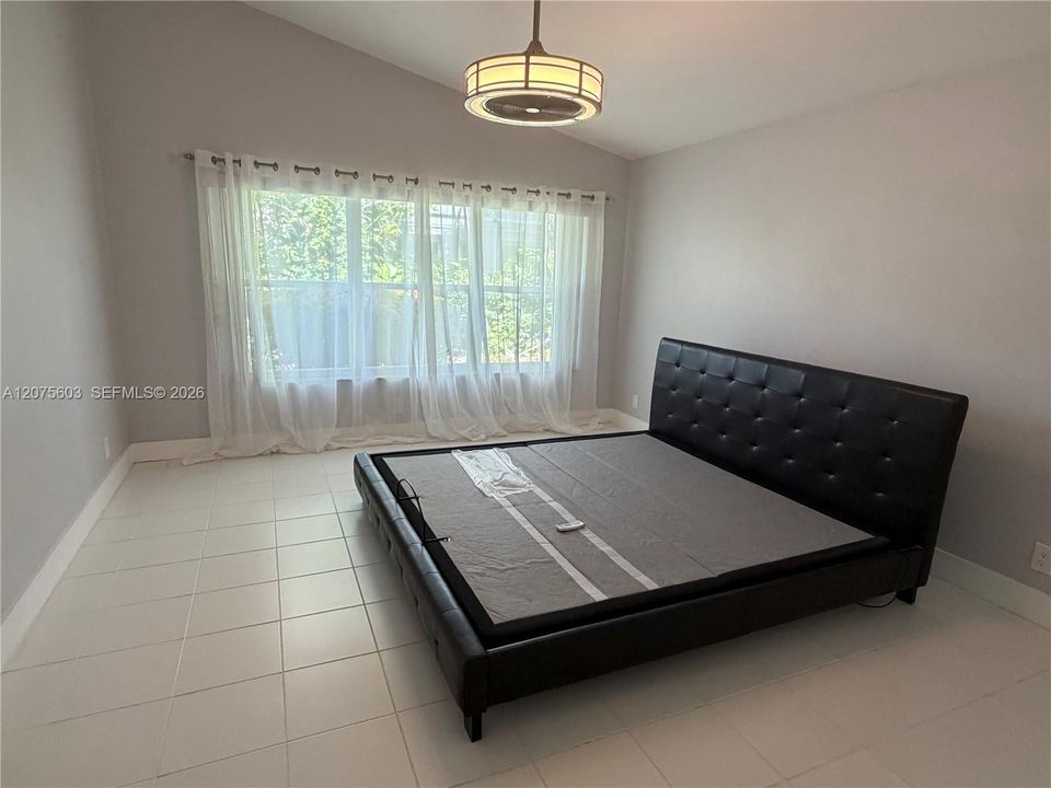 For Rent: $3,400 (3 beds, 2 baths, 1622 Square Feet)