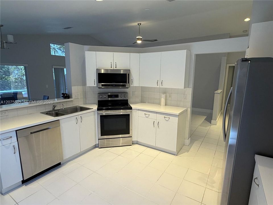 For Rent: $3,400 (3 beds, 2 baths, 1622 Square Feet)