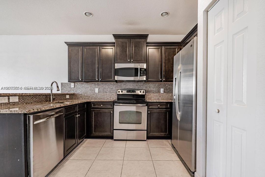 En Venta: $650,000 (4 camas, 3 baños, 1783 Pies cuadrados)