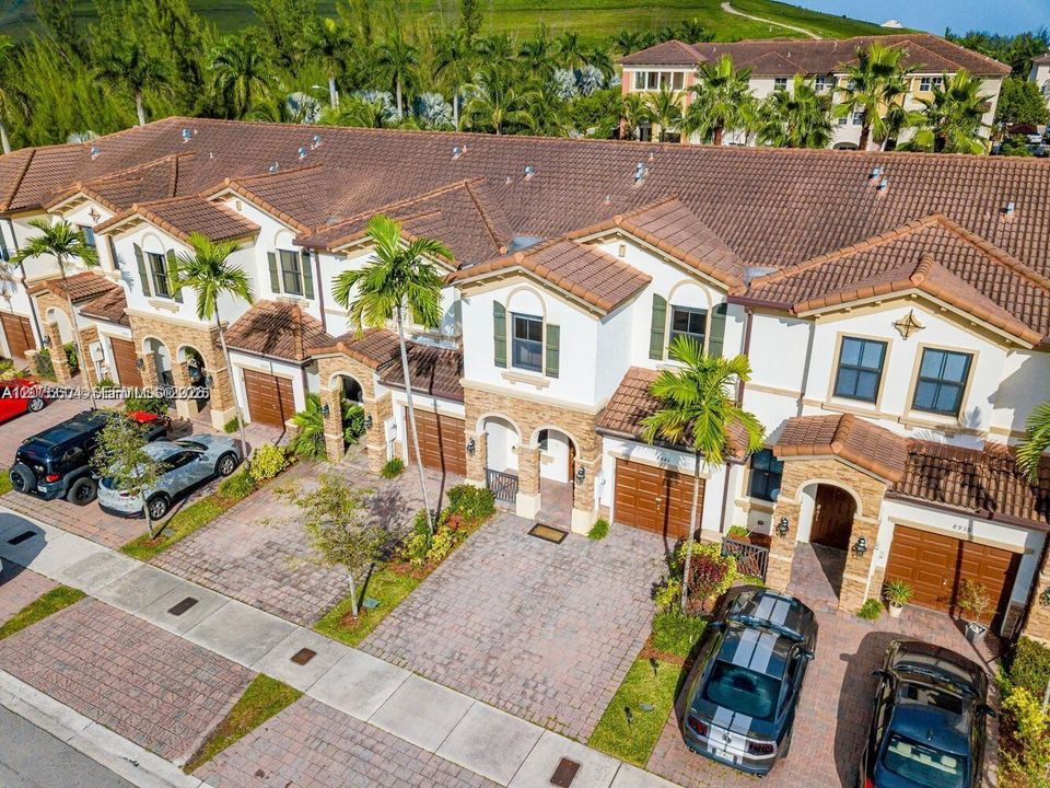 En Venta: $650,000 (4 camas, 3 baños, 1783 Pies cuadrados)