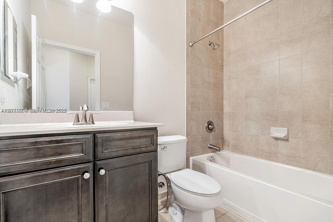 En Venta: $650,000 (4 camas, 3 baños, 1783 Pies cuadrados)