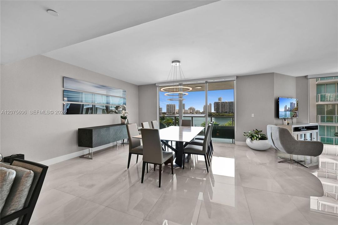 For Sale: $2,099,000 (3 beds, 3 baths, 3073 Square Feet)