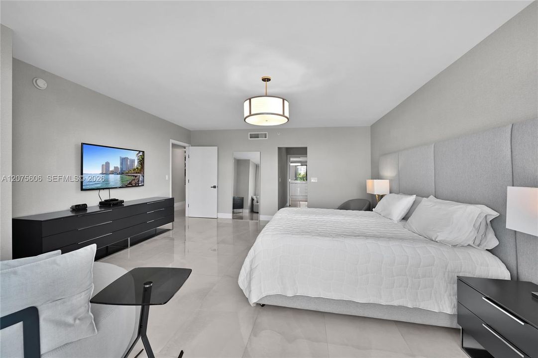 For Sale: $2,099,000 (3 beds, 3 baths, 3073 Square Feet)