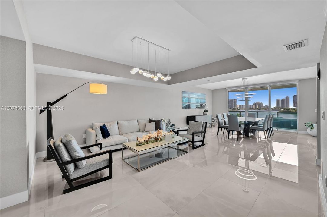For Sale: $2,099,000 (3 beds, 3 baths, 3073 Square Feet)