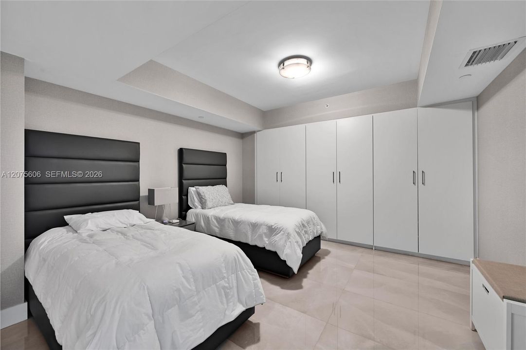 For Sale: $2,099,000 (3 beds, 3 baths, 3073 Square Feet)