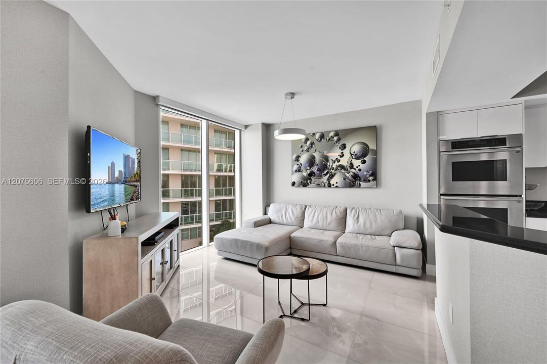 For Sale: $2,099,000 (3 beds, 3 baths, 3073 Square Feet)