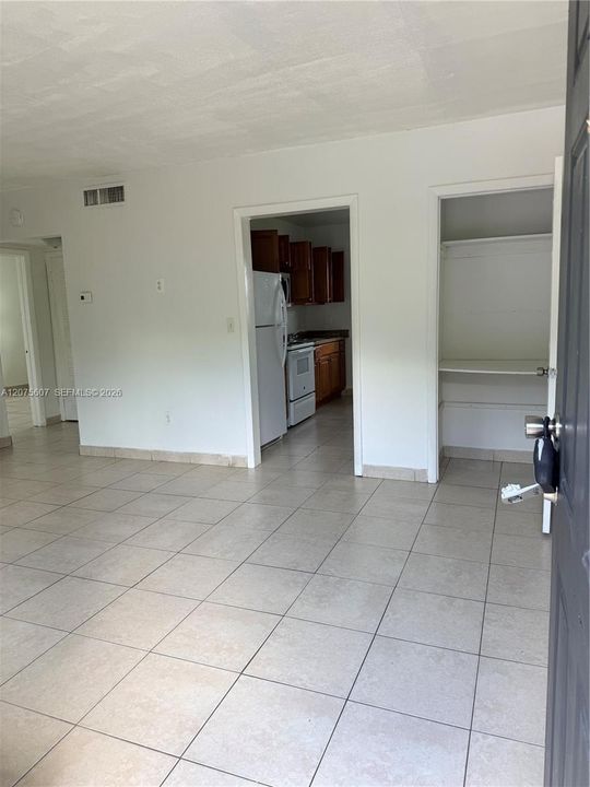 En Renta: $1,800 (2 camas, 1 baños, 3907 Pies cuadrados)